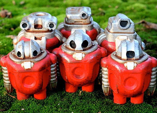Cris Rose creates beautiful resin/vinyl robots by hand, like these Edition C Sprogs